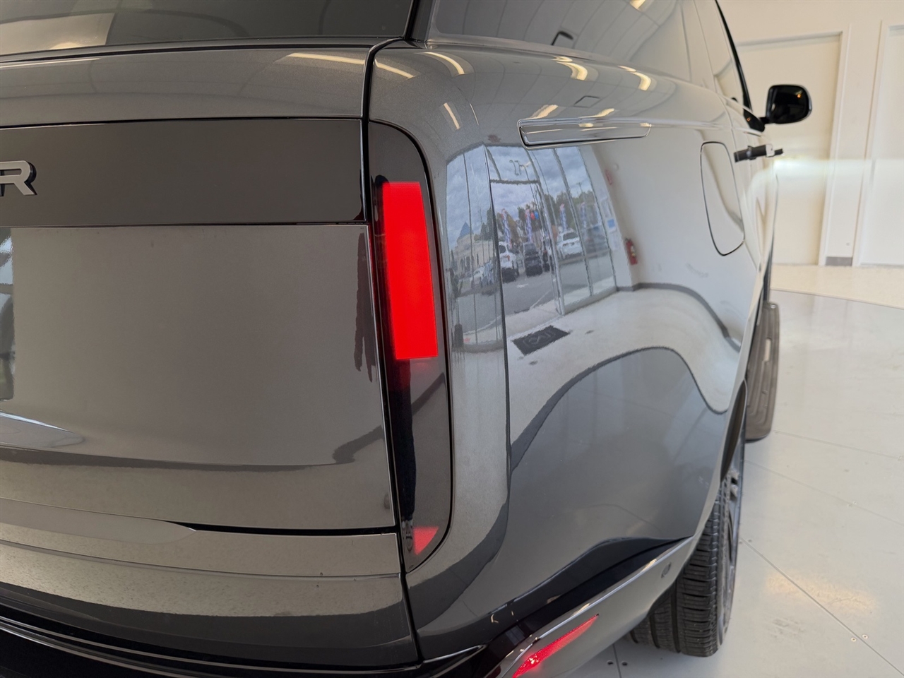 Land Rover Range Rover Autobiography LWB 5 2025 Land Rover Range Rover Autobiography LWB 5 2025