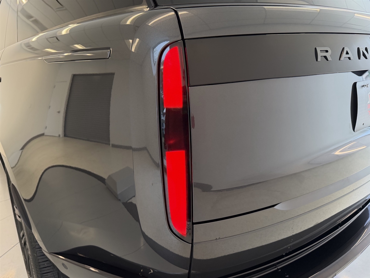 Land Rover Range Rover Autobiography LWB 5 2025 Land Rover Range Rover Autobiography LWB 5 2025