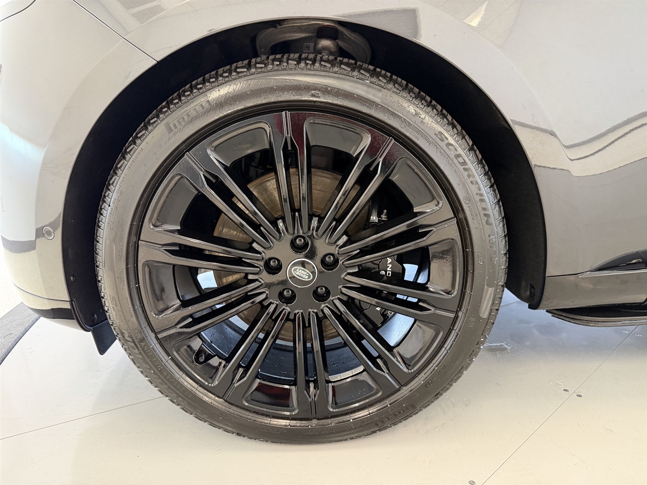 Land Rover Range Rover Autobiography LWB 5 2025 Land Rover Range Rover Autobiography LWB 5 2025