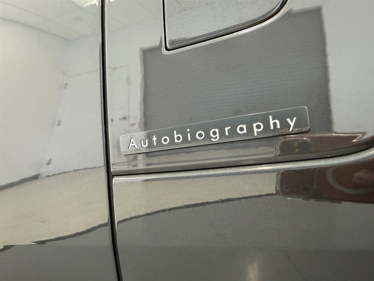 Land Rover Range Rover Autobiography LWB 5 2025 Land Rover Range Rover Autobiography LWB 5 2025