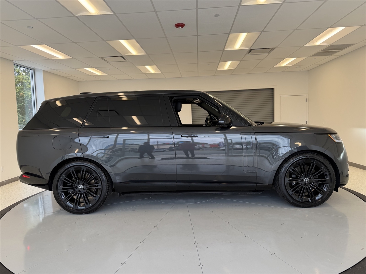 Land Rover Range Rover Autobiography LWB 5 2025 Land Rover Range Rover Autobiography LWB 5 2025