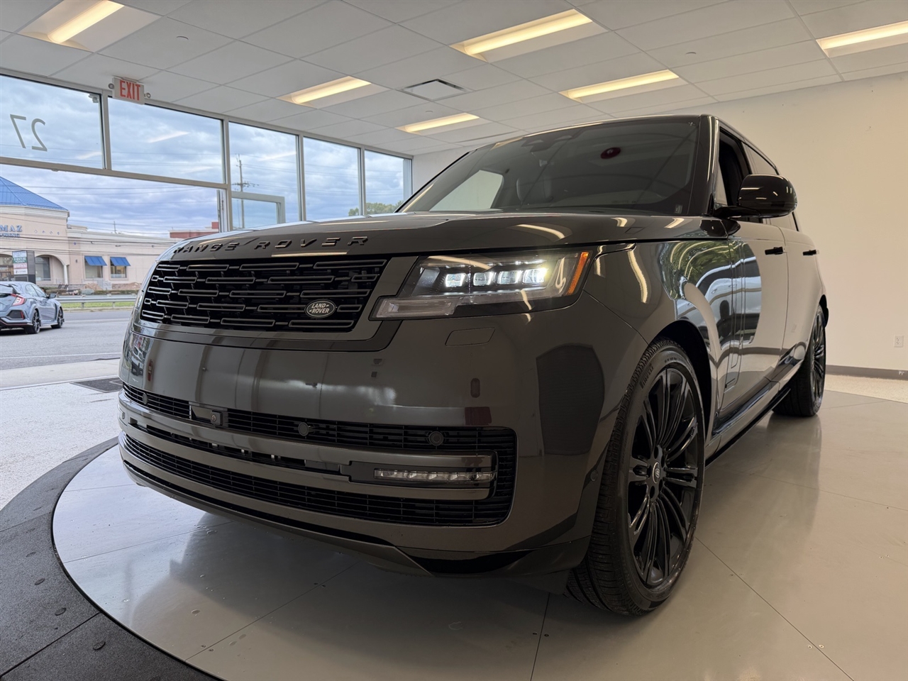 Land Rover Range Rover Autobiography LWB 5 2025 Land Rover Range Rover Autobiography LWB 5 2025