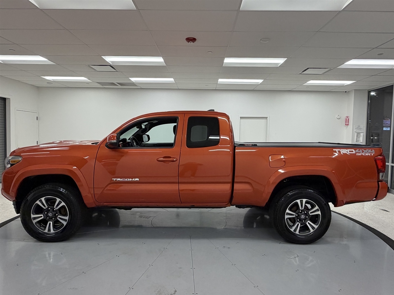 Toyota Tacoma SR5 Access Cab V6 6AT 4WD 2016