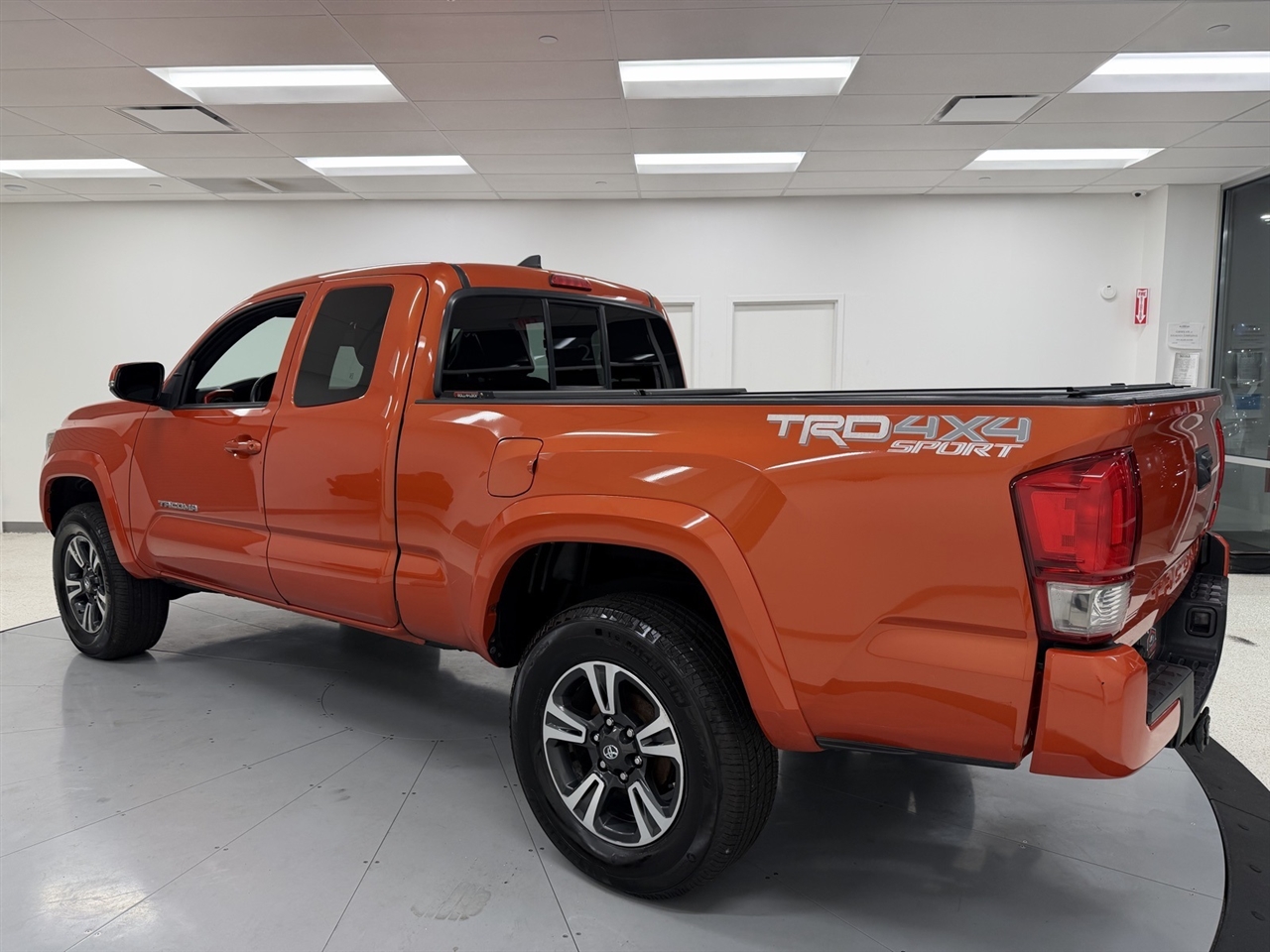 Toyota Tacoma SR5 Access Cab V6 6AT 4WD 2016