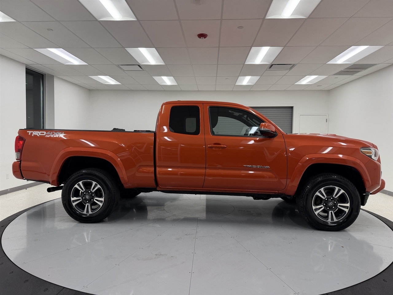 Toyota Tacoma SR5 Access Cab V6 6AT 4WD 2016