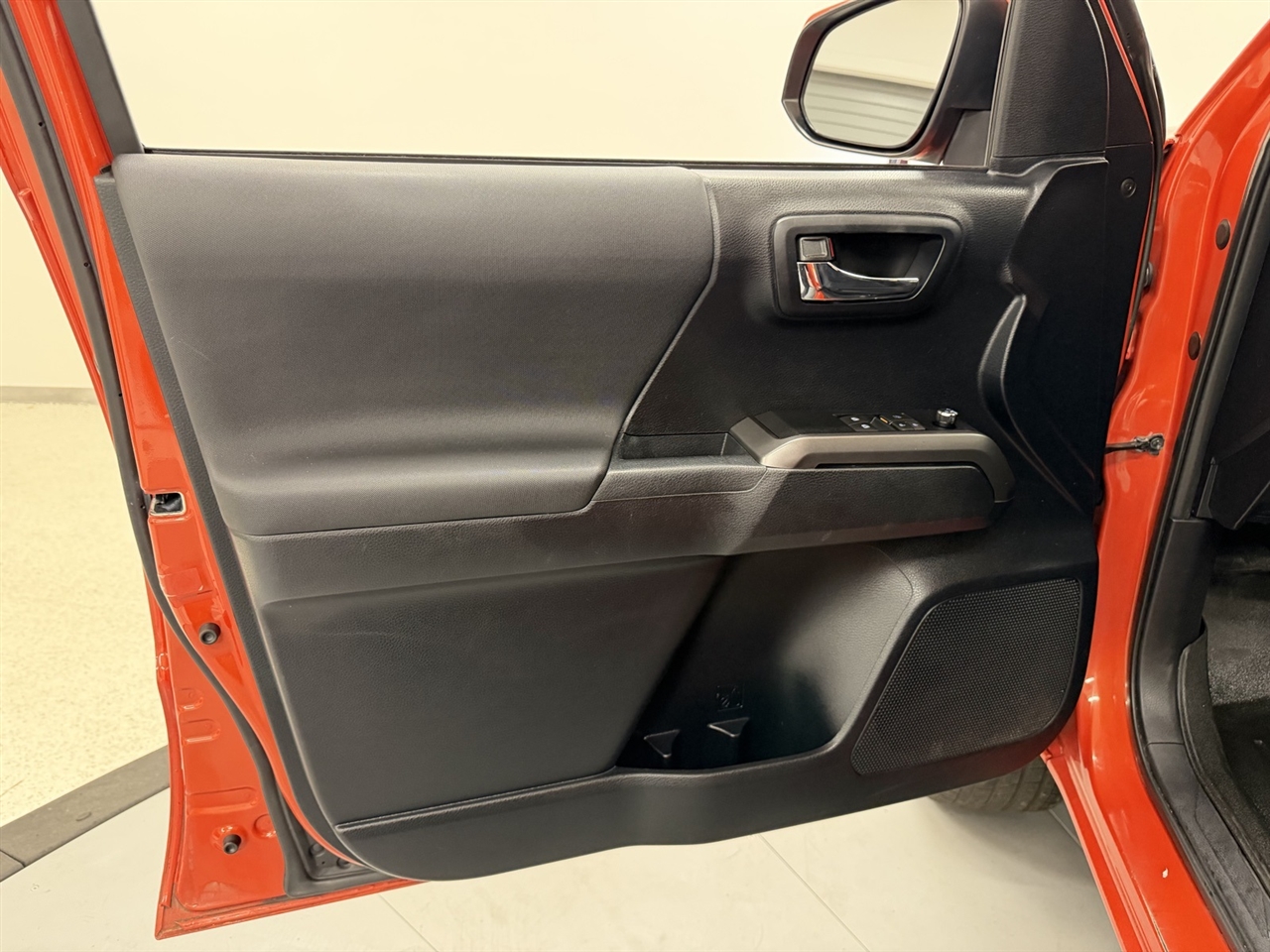 Toyota Tacoma SR5 Access Cab V6 6AT 4WD 2016