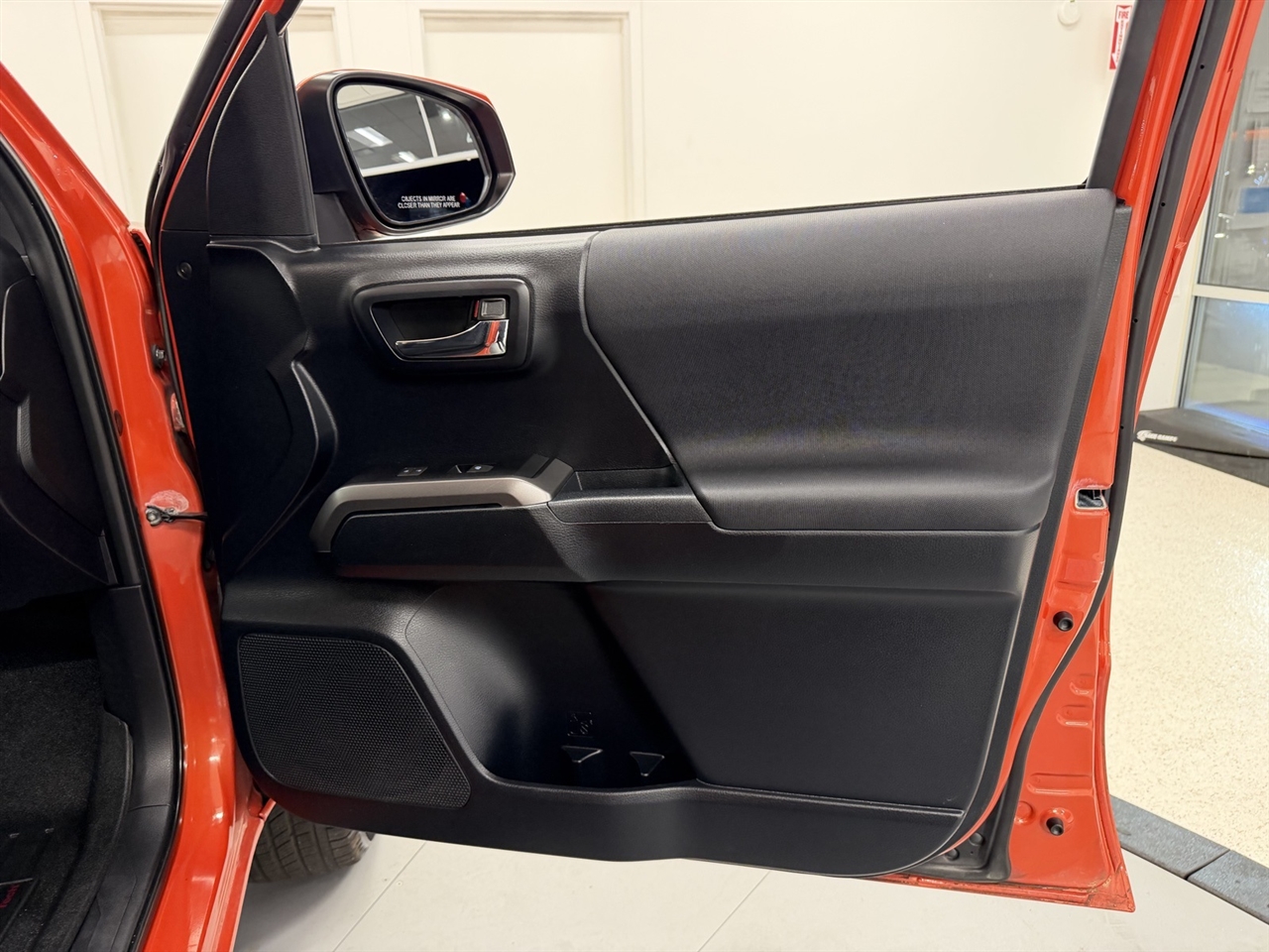 Toyota Tacoma SR5 Access Cab V6 6AT 4WD 2016