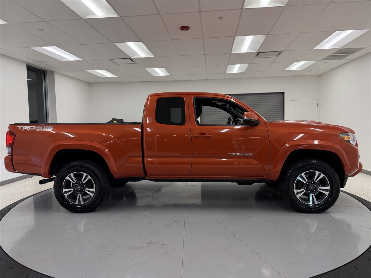 Toyota Tacoma SR5 Access Cab V6 6AT 4WD 2016