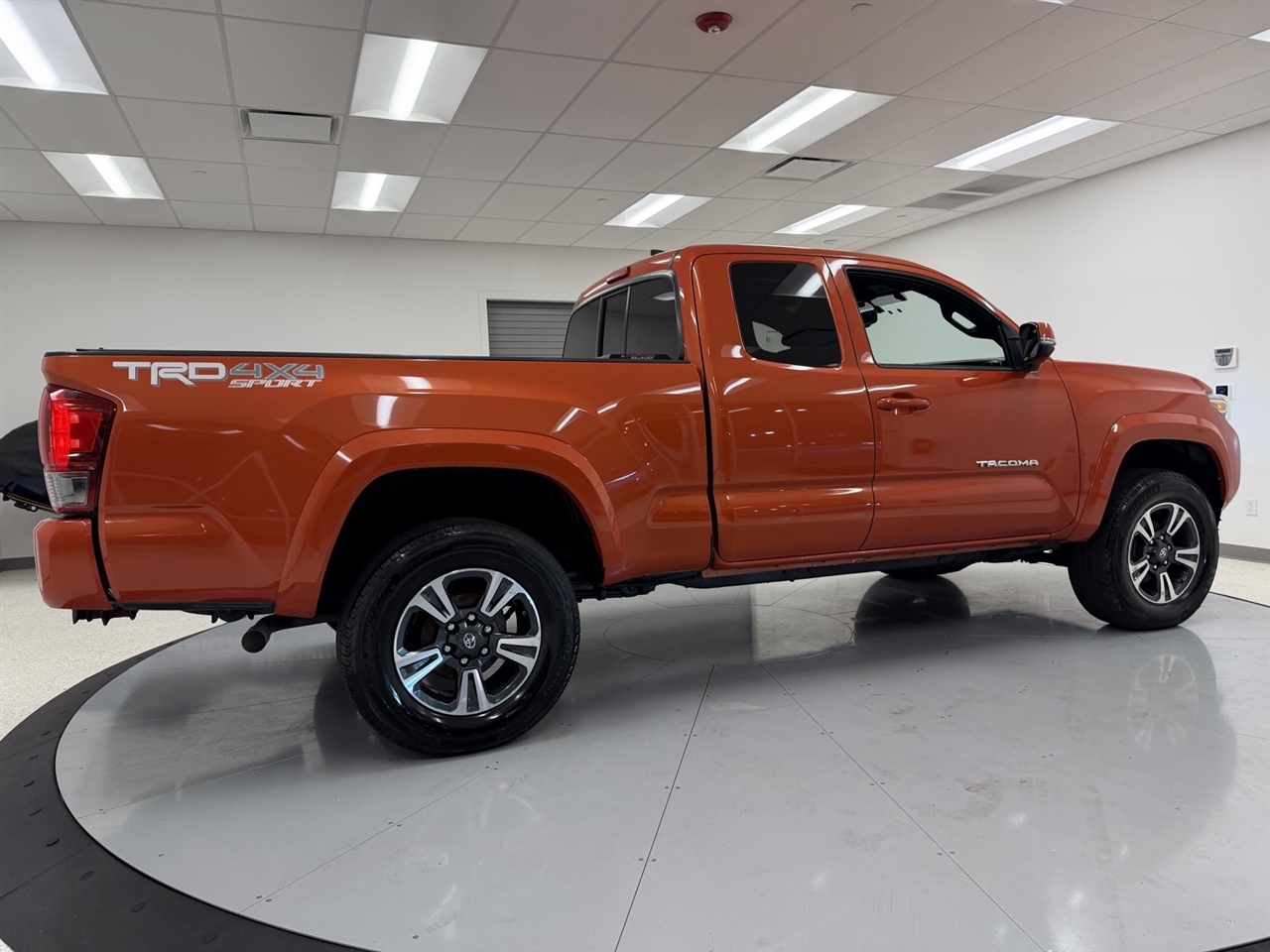 Toyota Tacoma SR5 Access Cab V6 6AT 4WD 2016