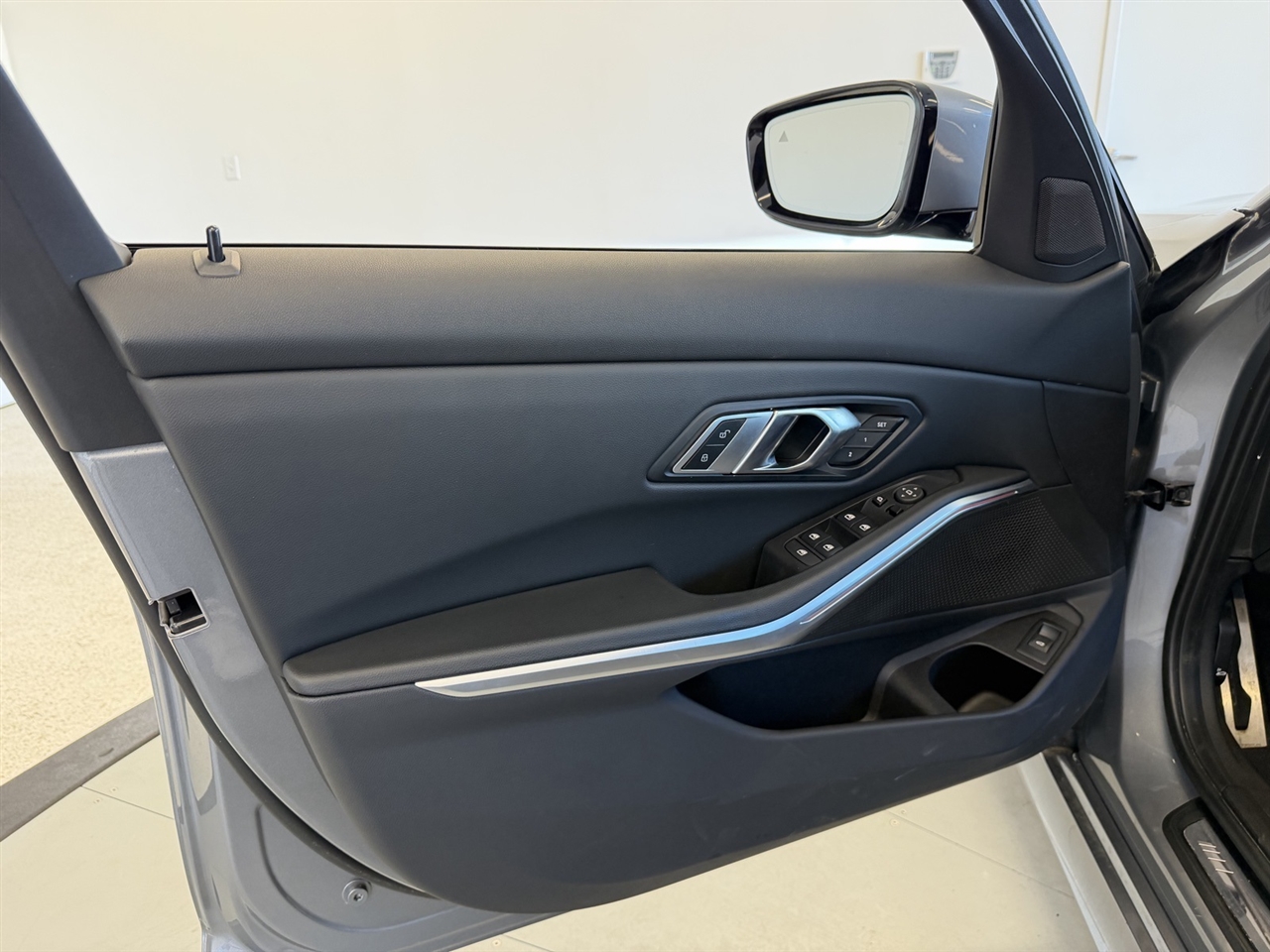 BMW 3-Series 330i xDrive 2023