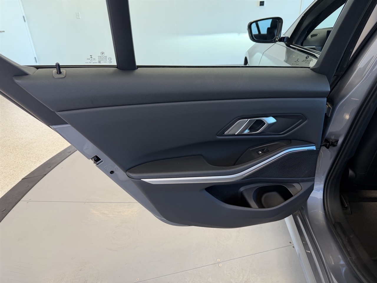 BMW 3-Series 330i xDrive 2023