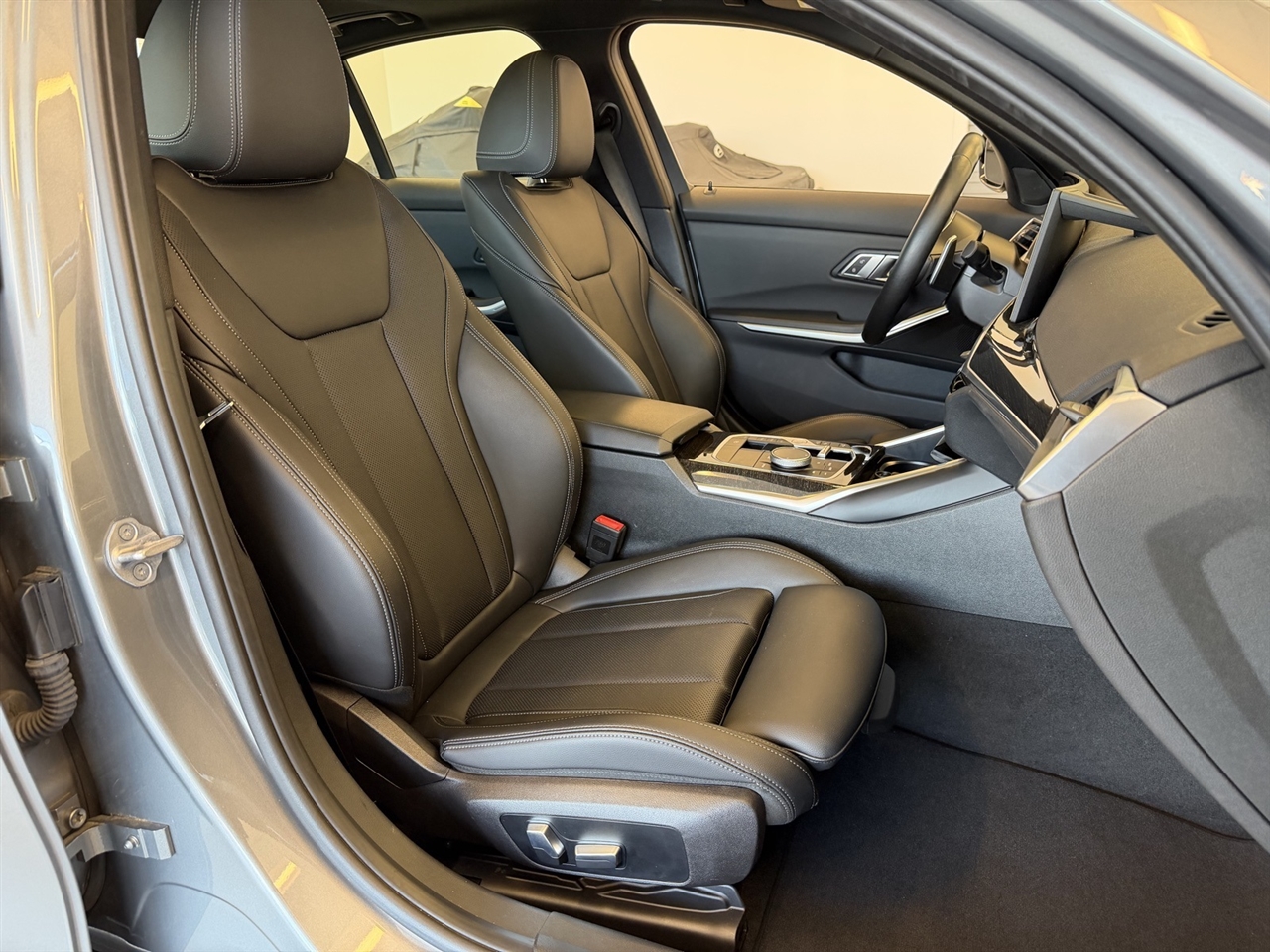 BMW 3-Series 330i xDrive 2023