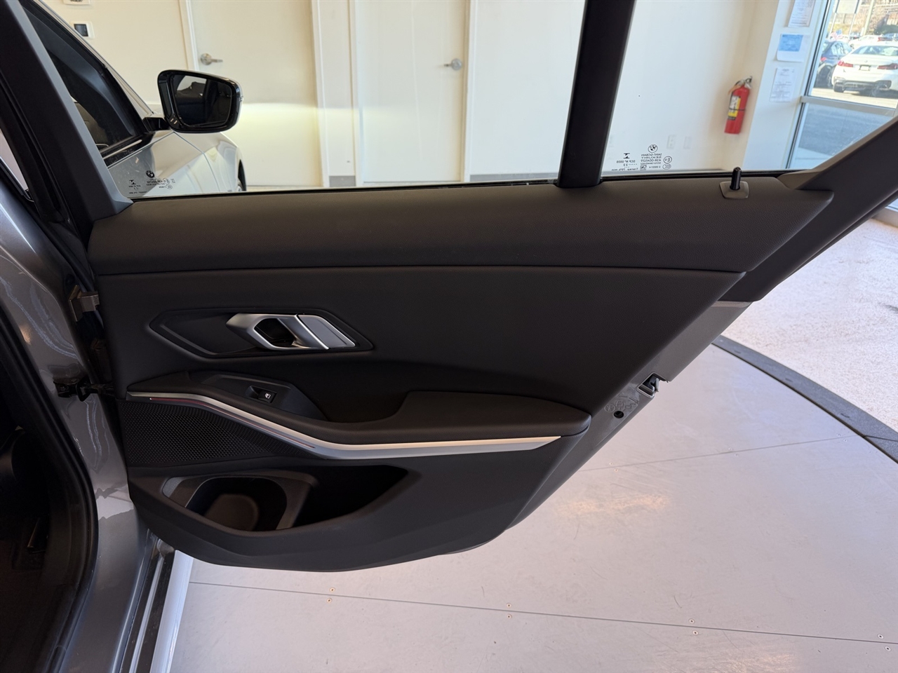 BMW 3-Series 330i xDrive 2023