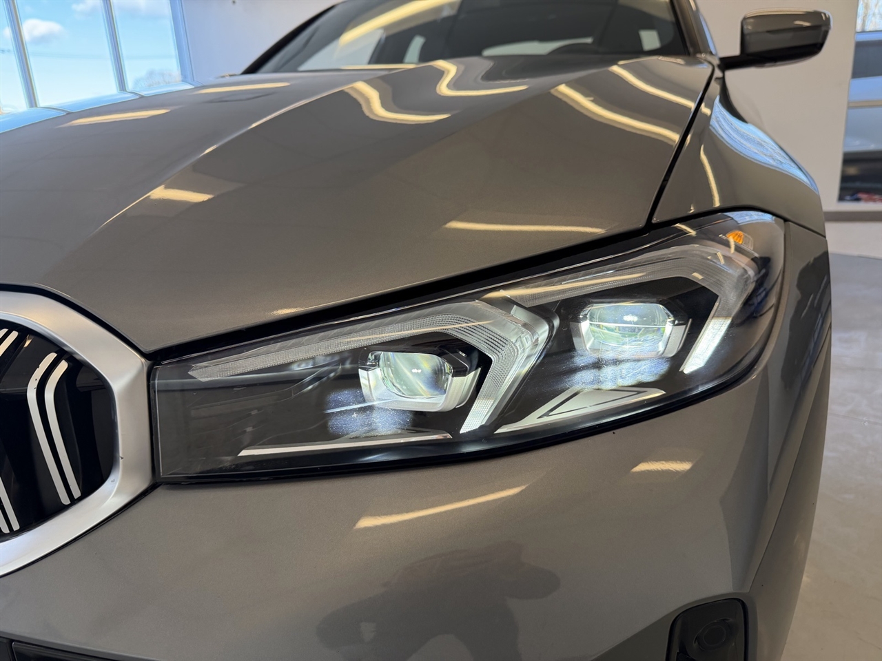 BMW 3-Series 330i xDrive 2023