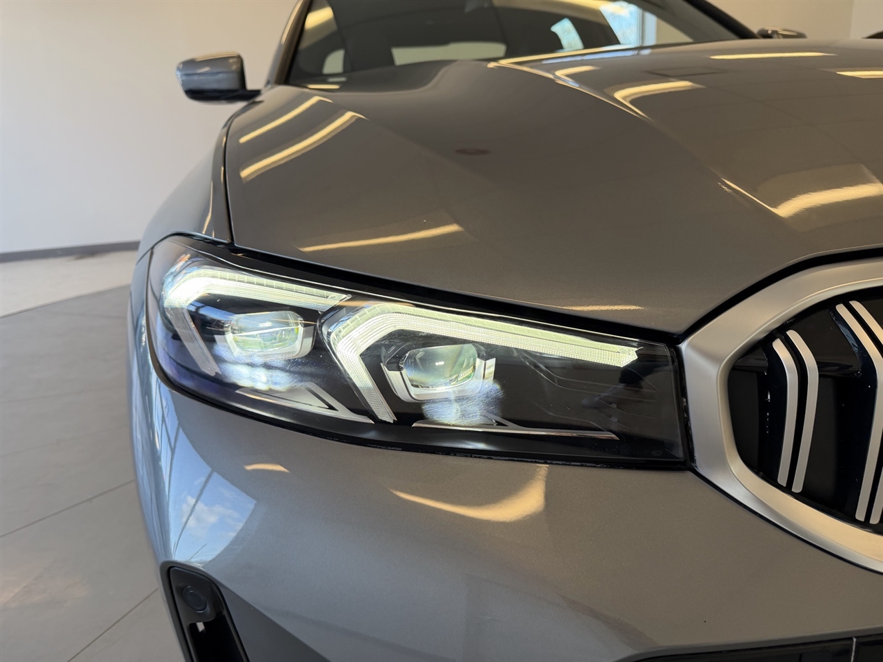 BMW 3-Series 330i xDrive 2023