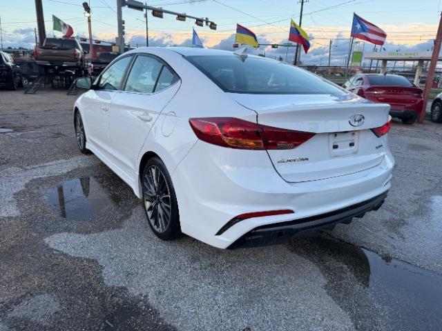 Hyundai Elantra  2018