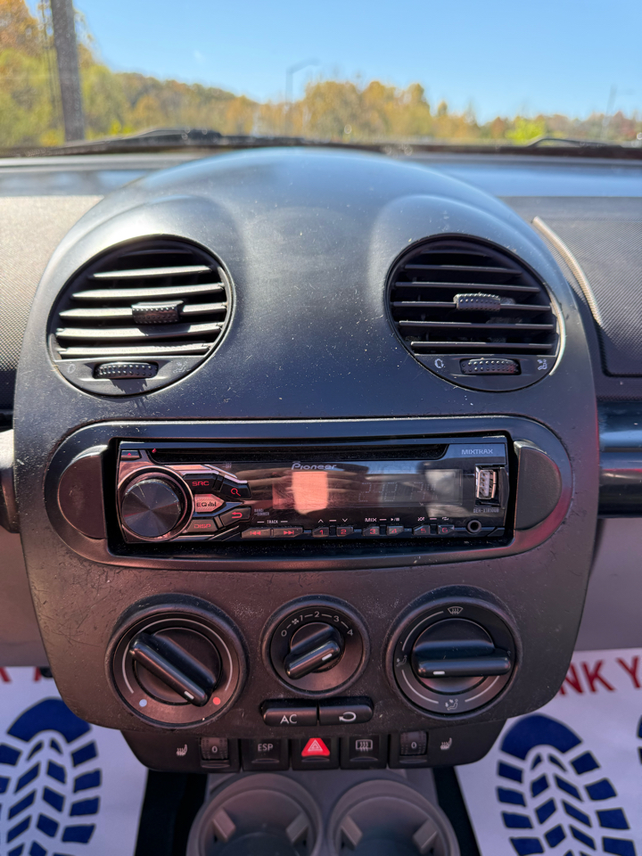 Volkswagen New Beetle GLS 2.0L Convertible 2004 Volkswagen New Beetle GLS 2.0L Convertible 2004