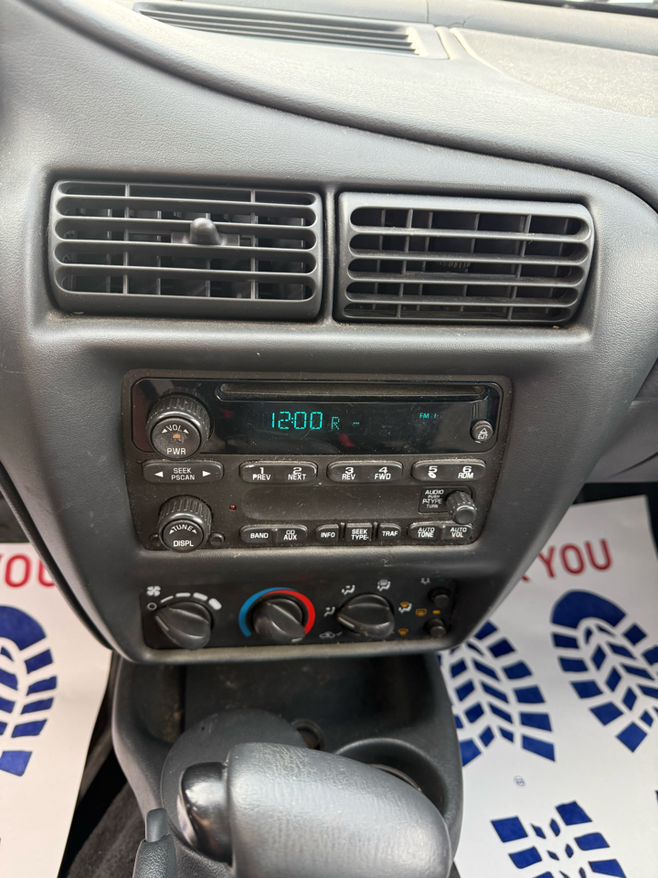 Chevrolet Cavalier LS Sedan 2004