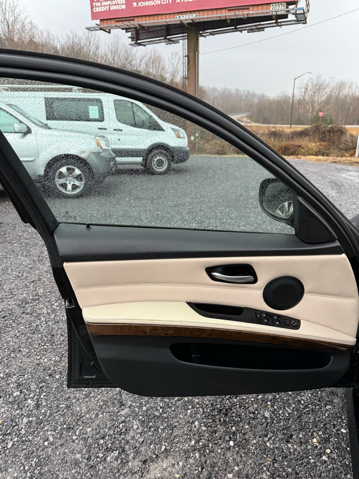 BMW 3-Series 328xi 2009