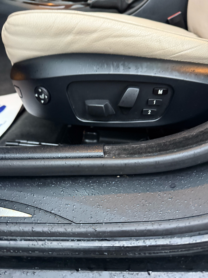 BMW 3-Series 328xi 2009