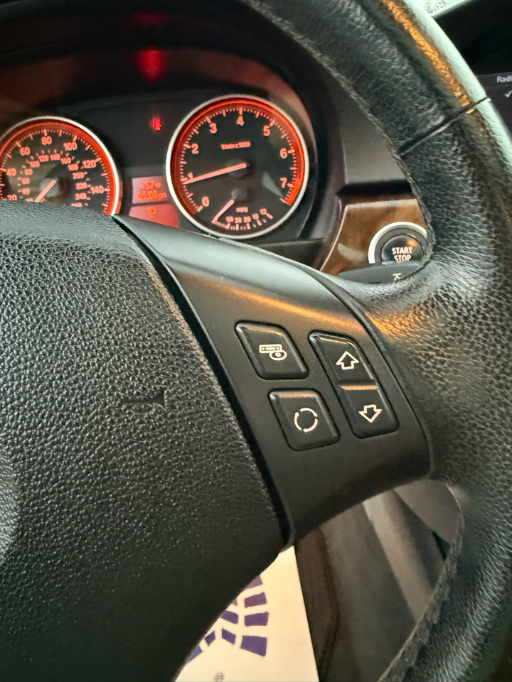 BMW 3-Series 328xi 2009