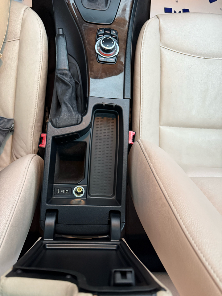 BMW 3-Series 328xi 2009