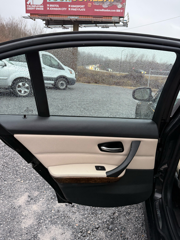 BMW 3-Series 328xi 2009