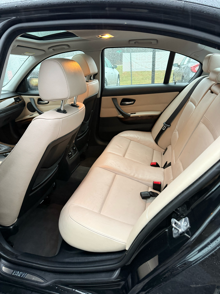 BMW 3-Series 328xi 2009