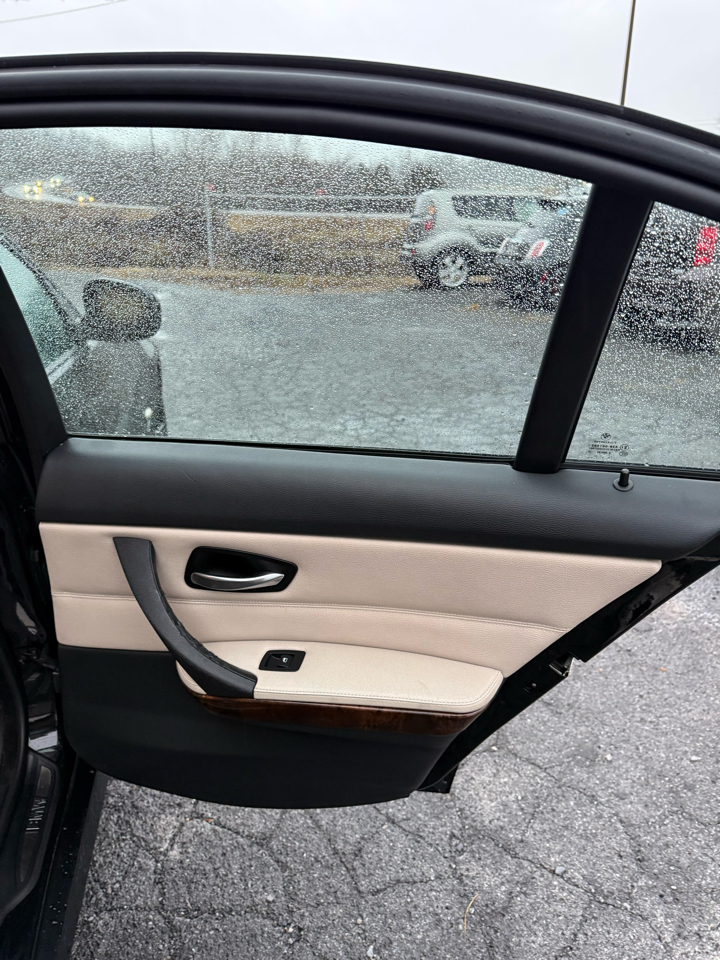 BMW 3-Series 328xi 2009