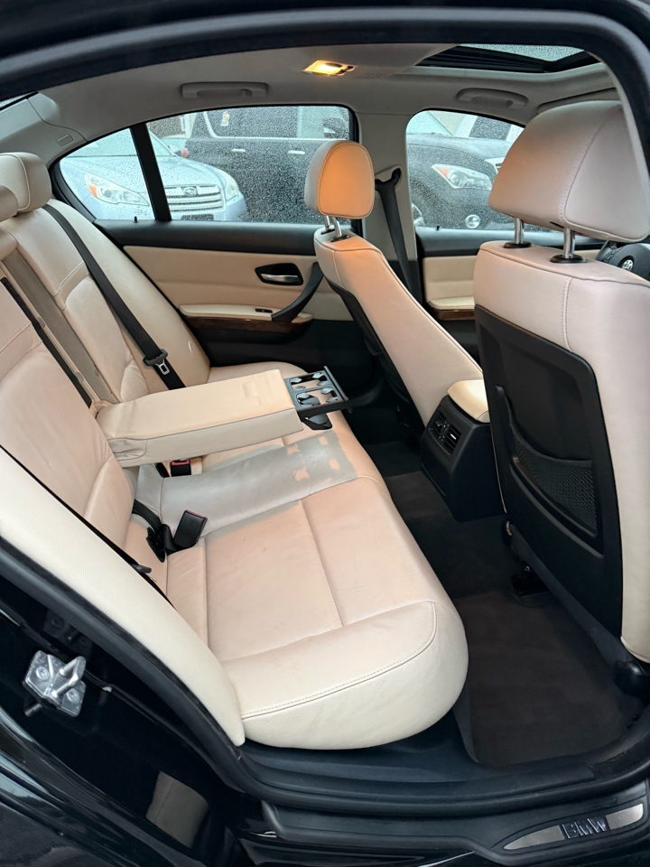 BMW 3-Series 328xi 2009