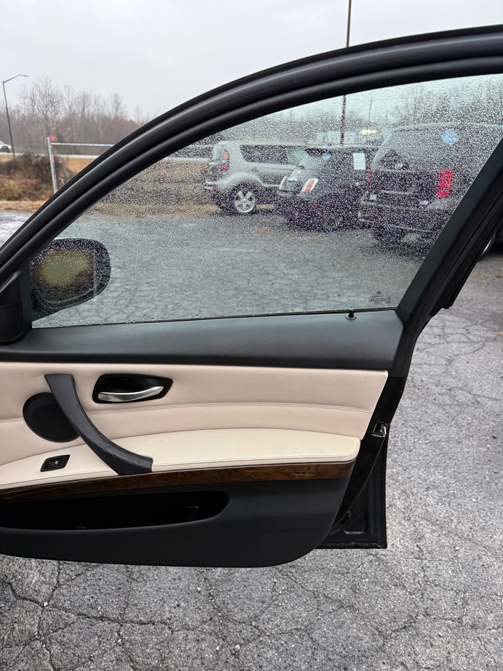 BMW 3-Series 328xi 2009