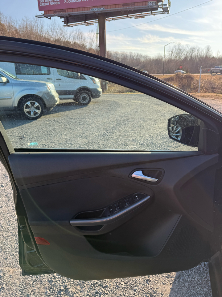 Ford Focus Titanium Sedan 2012