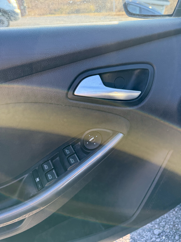 Ford Focus Titanium Sedan 2012