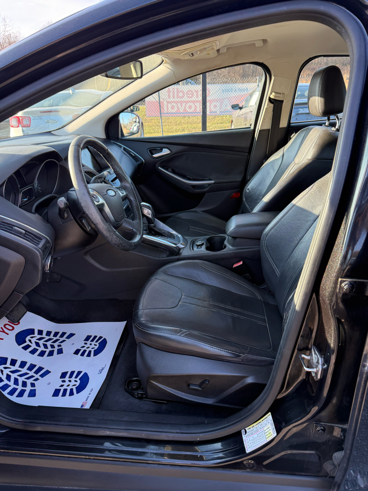 Ford Focus Titanium Sedan 2012