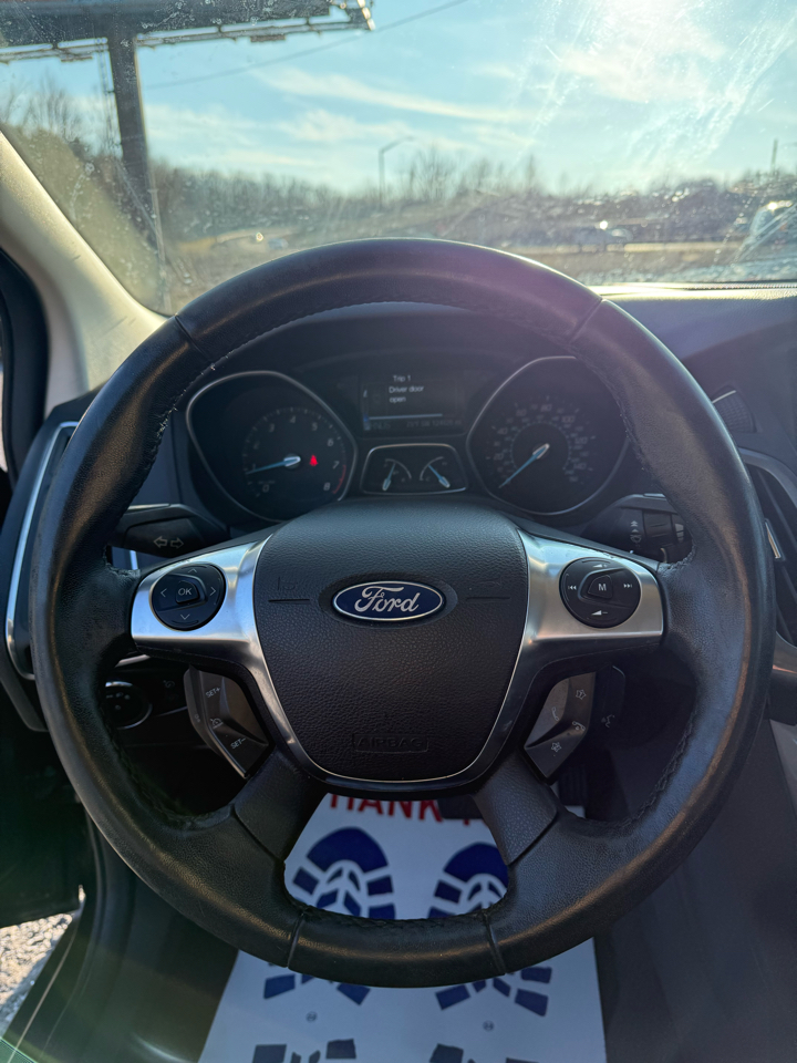 Ford Focus Titanium Sedan 2012