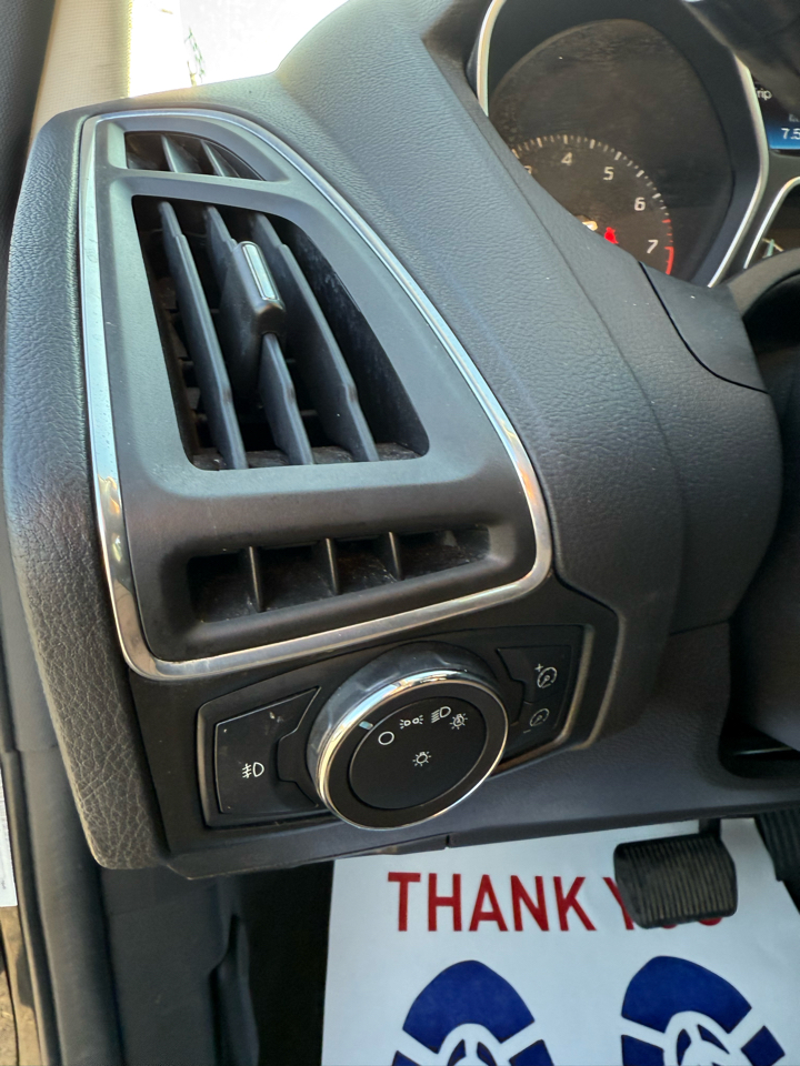 Ford Focus Titanium Sedan 2012