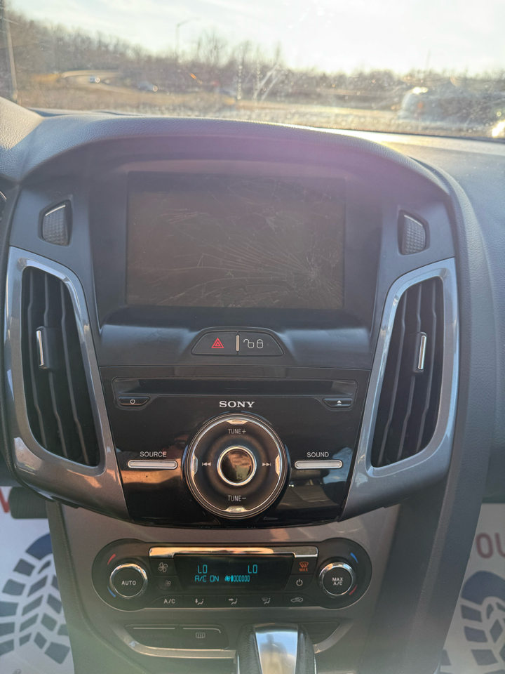 Ford Focus Titanium Sedan 2012