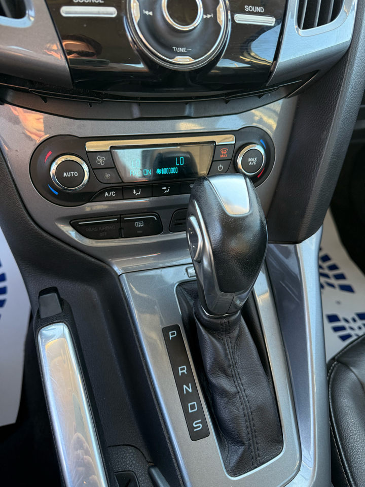 Ford Focus Titanium Sedan 2012