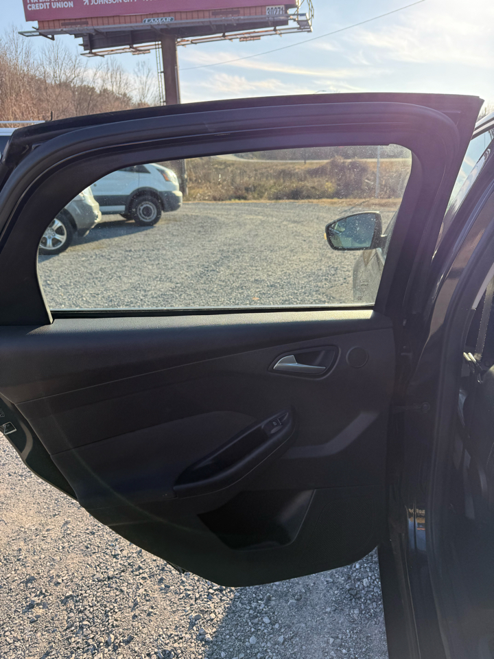 Ford Focus Titanium Sedan 2012