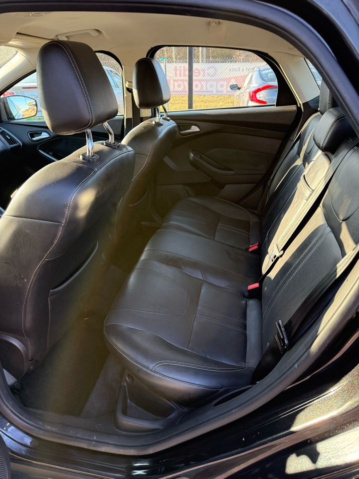 Ford Focus Titanium Sedan 2012