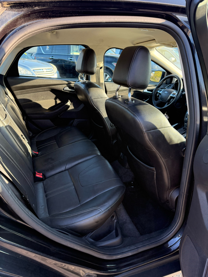 Ford Focus Titanium Sedan 2012