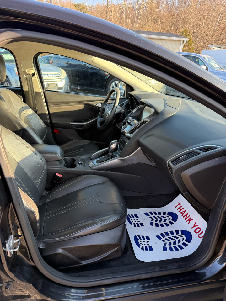 Ford Focus Titanium Sedan 2012