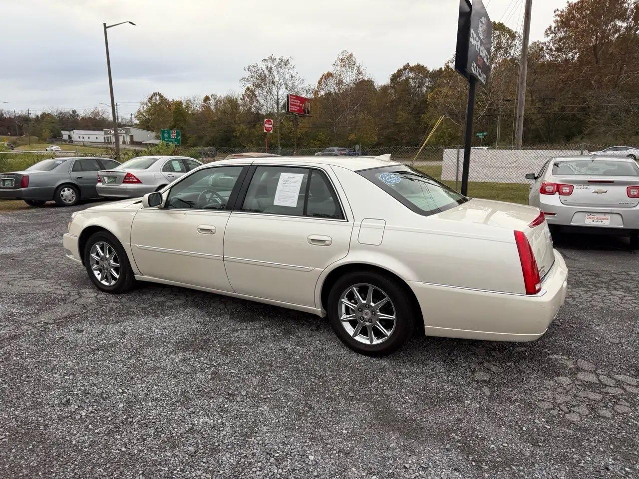 Cadillac DTS Luxury 2010