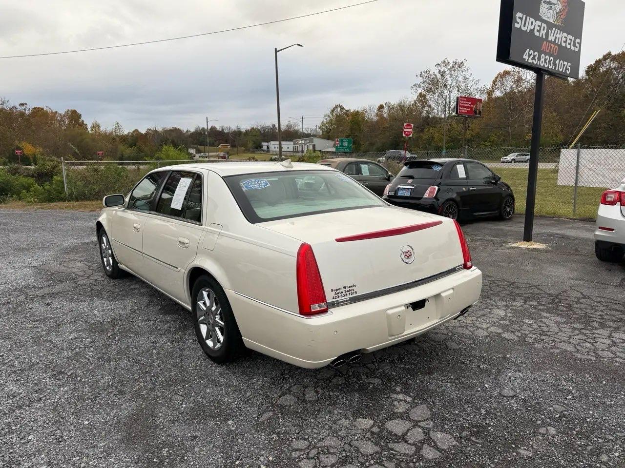 Cadillac DTS Luxury 2010