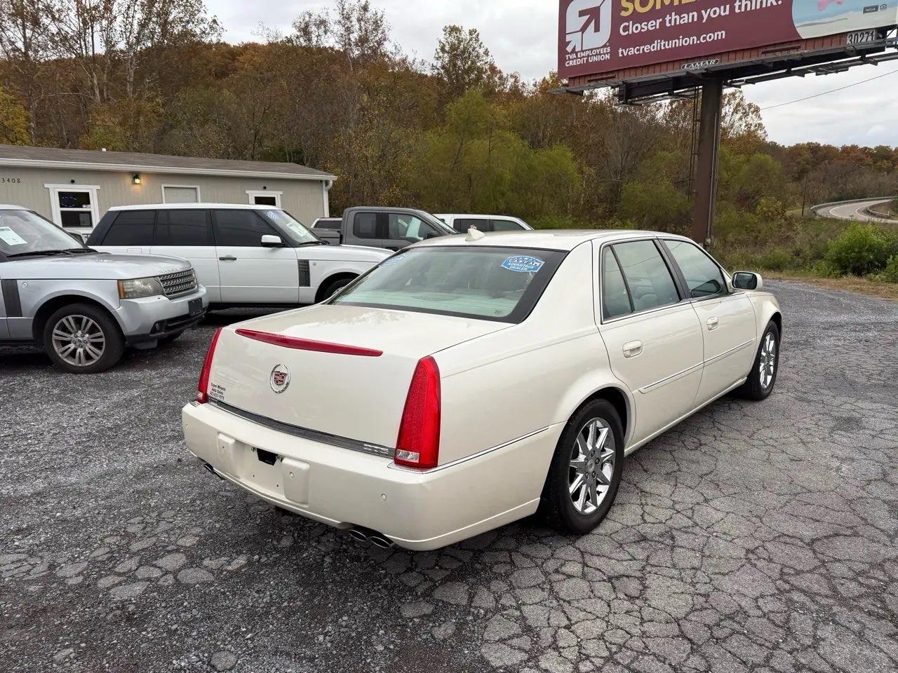 Cadillac DTS Luxury 2010