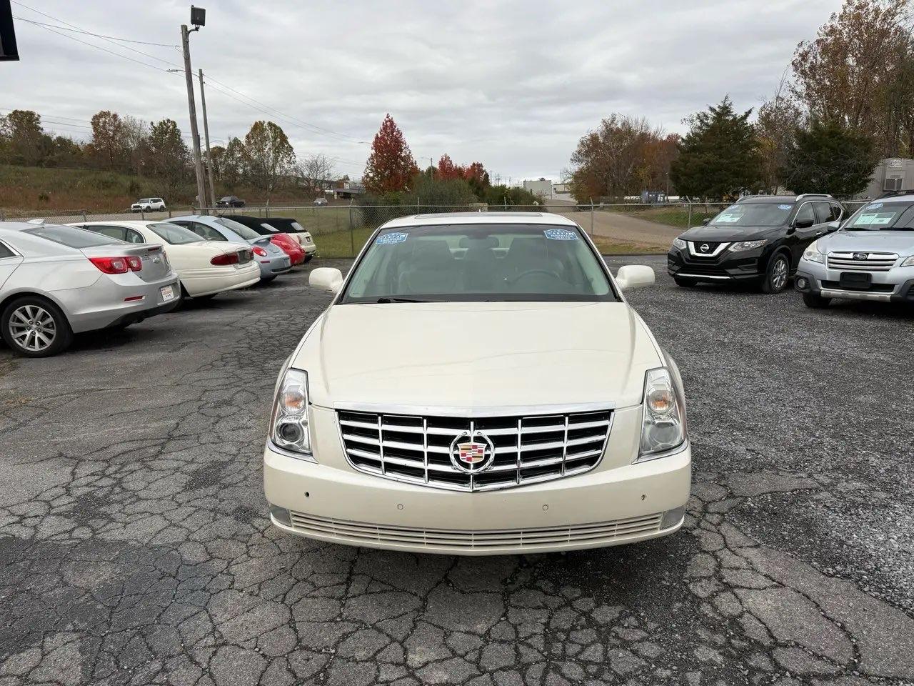 Cadillac DTS Luxury 2010
