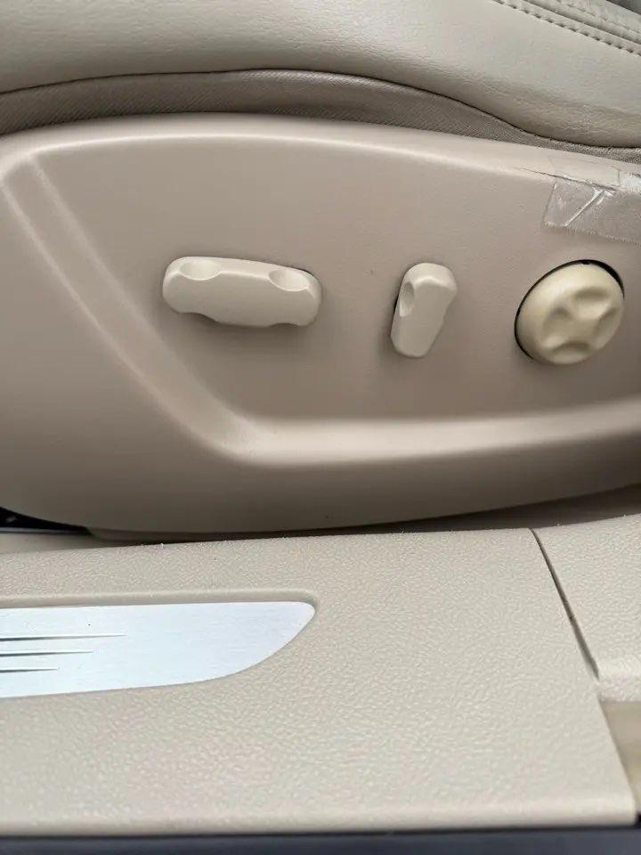 Cadillac DTS Luxury 2010