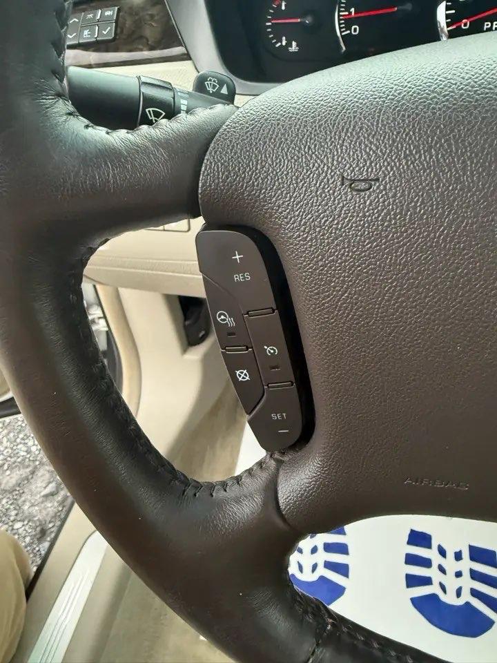 Cadillac DTS Luxury 2010