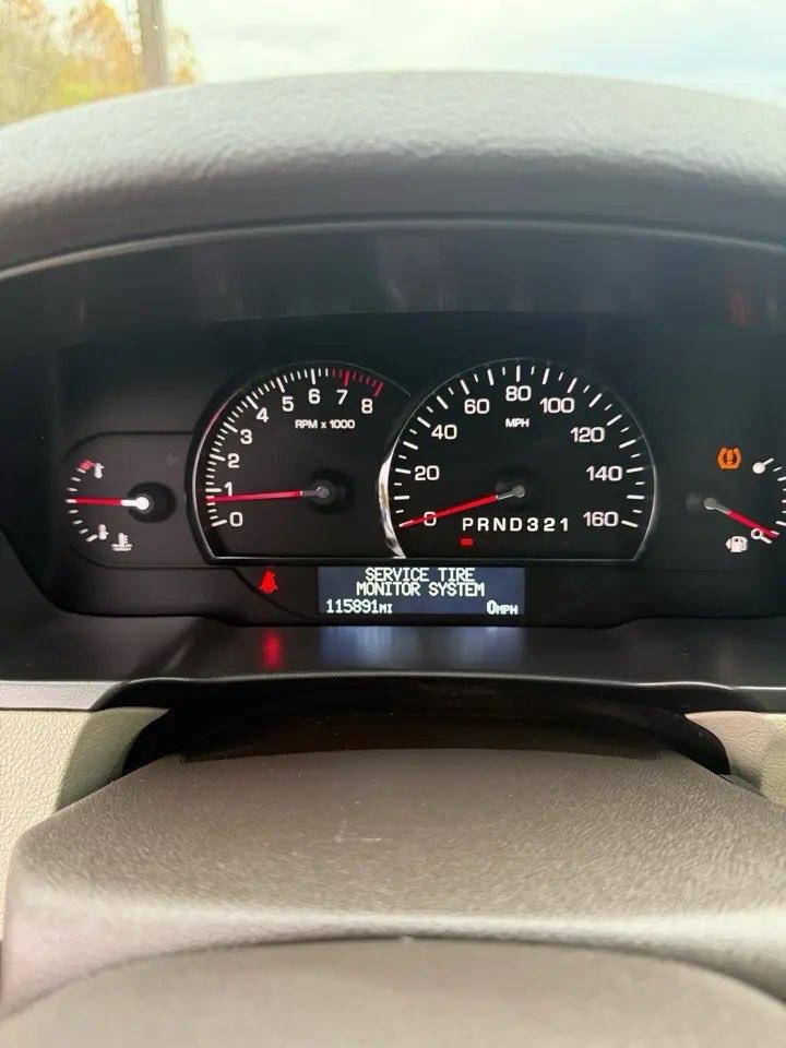 Cadillac DTS Luxury 2010