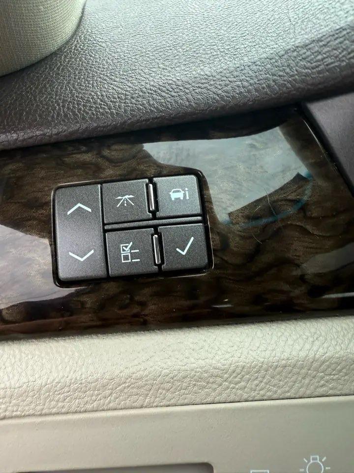 Cadillac DTS Luxury 2010